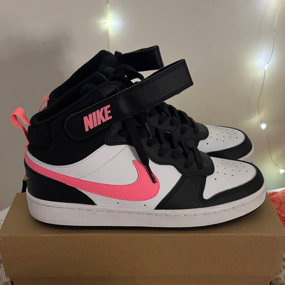 NIKE court borough mid 2
